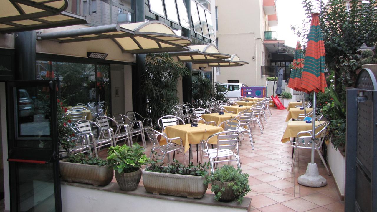 Hotel Caruso Rímini Exterior foto